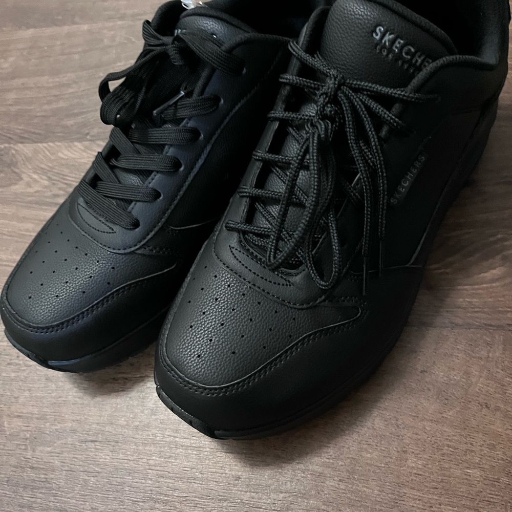 Skemo Black Athletic Shoes Sleek Durable Performance